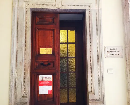 La porta dell' Archivio della Penitenzieria Apostolico al Palazzo della Cancelleria  |  | AA