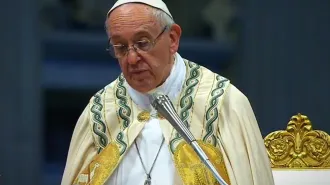 Il Papa ai nuovi cardinali: Gesù vi chiama a guardare la realtà della croce 