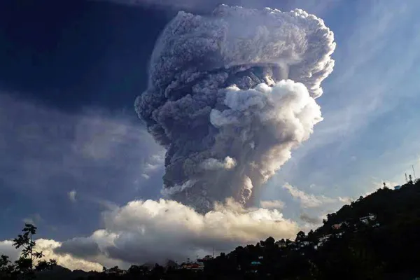 L'eruzione del vulcano La Soufriere a St. Vincent e Grenadine / UN 