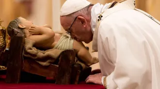 Natale, il Papa: "Dio è presente in tutte le situazioni in cui lo crediamo assente"