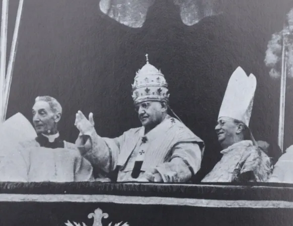 Il Cardinale Ottaviani accanto a Giovanni XXIII |  | Wikicommons