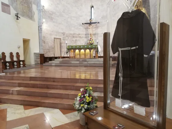 Il saio di San Pio  |  | Diocesi di Assisi 