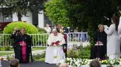 Papa Francesco e il vescovo Stojanov durante il viaggio del Papa a Skopje, 7 maggio 2019 / AG / ACI Group