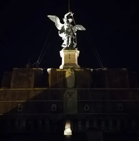 La statua dell'Arcangelo Michele  |  | MM ACI STAMPA