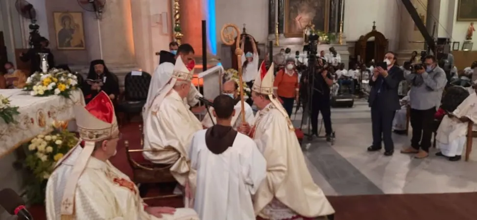 Il momento dell'ordinazione del vescovo Lurati da parte del Cardinale Sandri, Cairo, 30 ottobre 2020 | Congregazione per le Chiese Orientali
