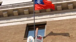 La bandiera di Taiwan sull'ambasciata di Taiwan presso la Santa Sede / Taiwan Today 