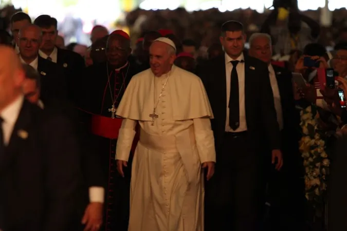 L'arrivo del Papa  |  | Martha Calderon/ Aci Group