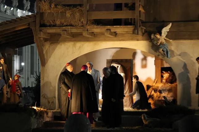 Il Papa visita il Presepe di Piazza San Pietro |  | Alexey Gotovsky /CNA