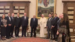 Papa Francesco, il presidente Mahmoud Abbas e il seguito al termine dell'udienza, Palazzo Apostolico vaticano, 3 dicembre 2018 / Pool AIGAV