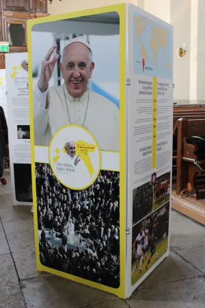 Papa Francesco a Tallinn | Il pannello introduttivo della mostra su Papa Francesco a Tallinn | Amministrazione Apostolica di Tallinn