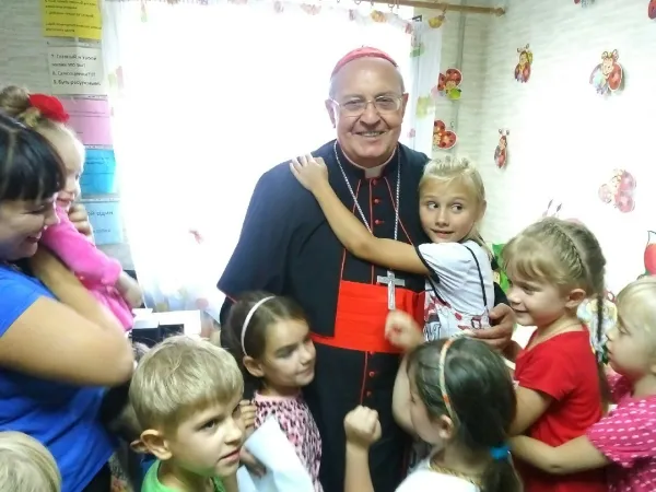 Il Cardinale Sandri in Ucraina | Il Cardinale Sandri con i bambini del Centro Caritas | Congregazione delle Chiese Orientali