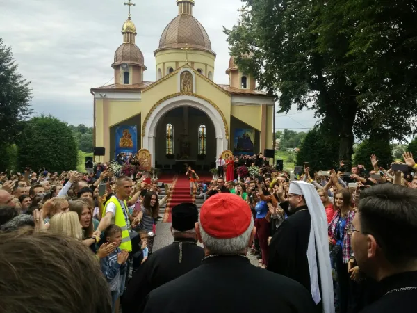 Il Cardinale Sandri in Ucraina | L'arrivo della delegazione delle Chiese Orientali al Santuario di Zarvanytsia, 15 luglio 2017 | Congregazione delle Chiese Orientali