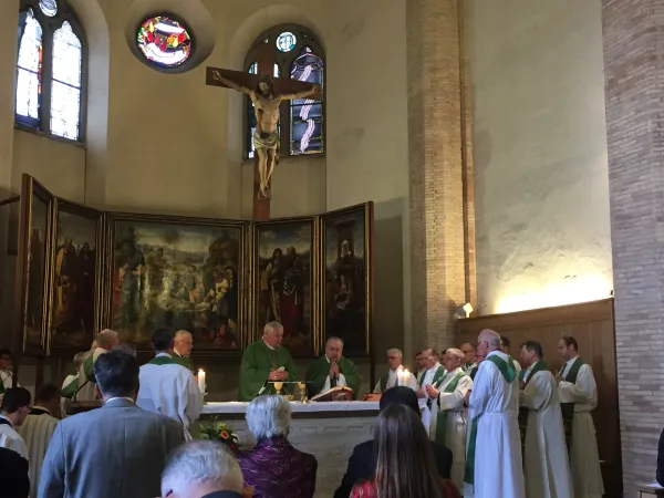 La messa al Campo Santo Teutonico per i 50 anni del Messaggio dei Vescovi Polacchi ai vescovi tedeschi  |  | Angela Ambrogetti