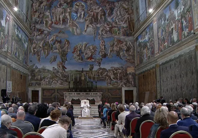 Papa udienza con gli artisti in Sistina |  | Vatican Media / ACI Group