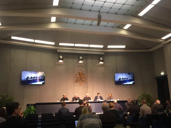 La conferenza stampa di presentazione con Monsignor Paglia |  | VG / ACI Stampa