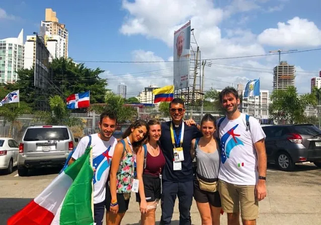 Don Luca e i ragazzi a Panama |  | Instagram Don Luca Ramello