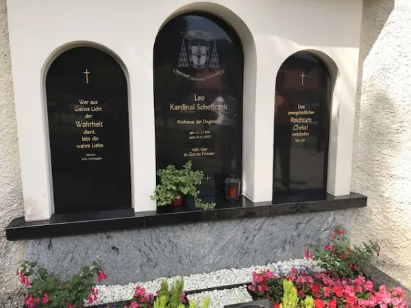 La tomba del cardinale Leo Scheffczyk a Talbach |  | AA