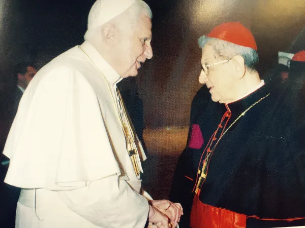 Il cardinale Coppa con Benedetto XVI  |  | Da " Rialza il povero dall'immondizia" ed LEV