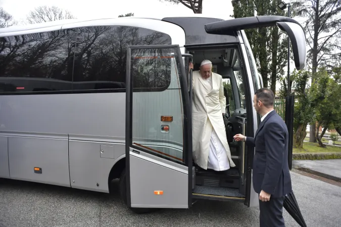 Il Papa arriva ad Ariccia per gli Esercizi Spirituali |  | Vatican Media 