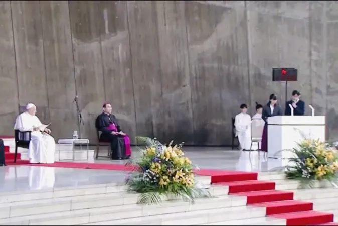 Il Papa incontra i giovani alla Cattedrale di Tokyo |  | Vatican Media / ACI group