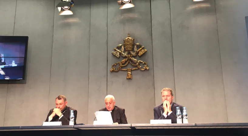 La conferenza dell' Arcivescovo Fisichella |  | AA