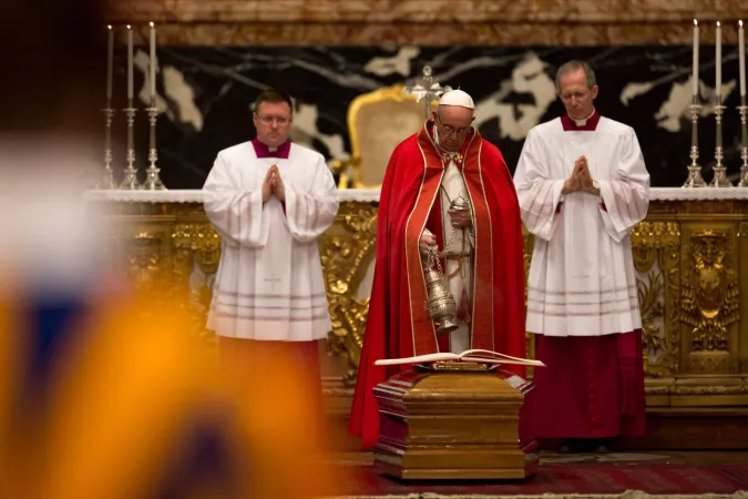 Papa Francesco alle esequie del Cardinale Law |  | Daniel Ibanez, ACI Group