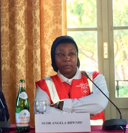 Suor Angela, medico volontario del CISOM |  | AA