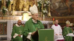 Il Cardinale Péter Erdő, arcivescovo di Esztergom – Budapest, durante la messa di presa possesso del titolo di Santa Maria Nova, Roma, 3 luglio 2023 / Adi Zace / ACI Group