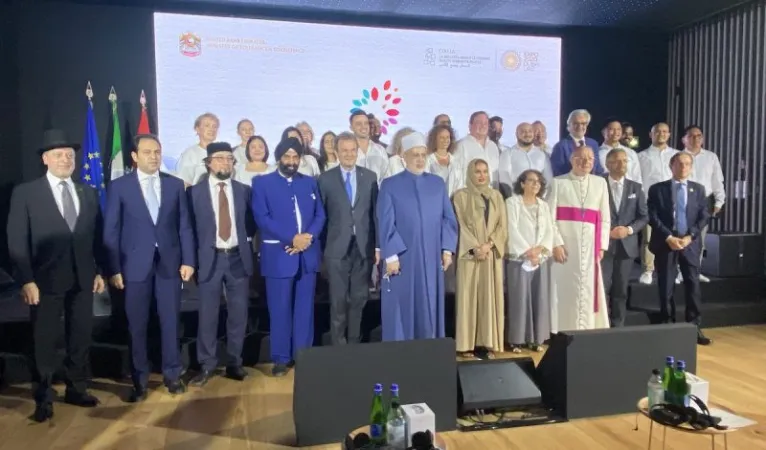 Foto di gruppo al Global Interfaith Summit di Dubai nella Giornata internazionale della Tolleranza |  | SMOM