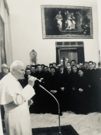 Giovanni Paolo II nella Sala dei Papi  |  | Seminario Romano