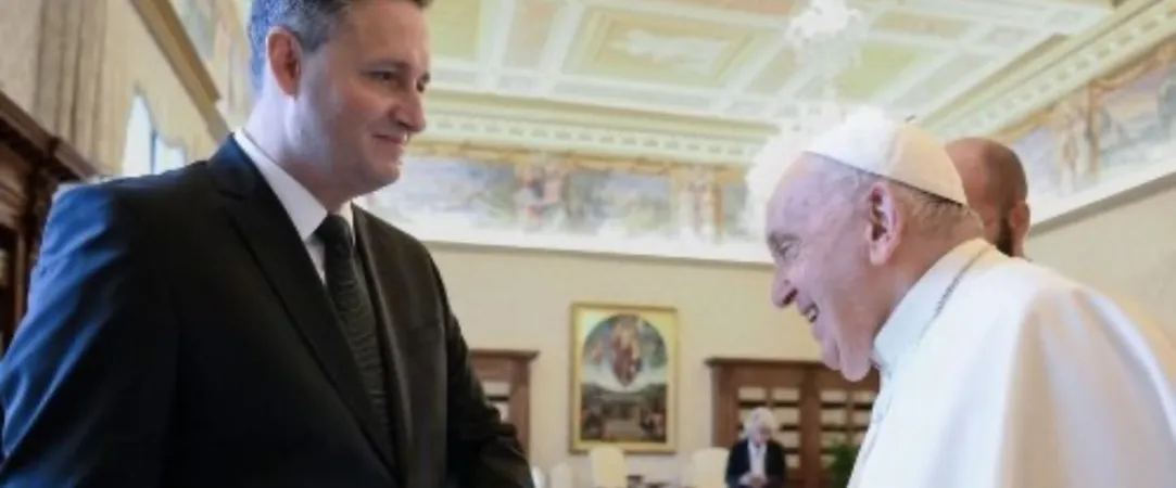 Il Papa e Denis Bećirović |  | Vatican Media / ACI Group