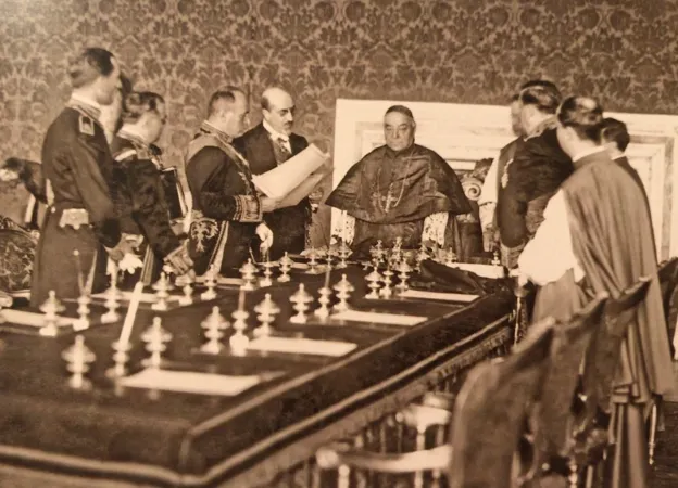 La foto della ratifica dei Patti il 7 giugno del 1929 nel Palazzo Apostolico  |  | BAV
