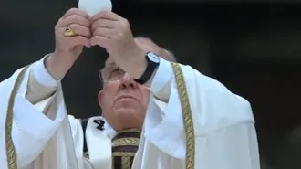 Il Papa: “Eucaristia massima espressione della natura sacramentale della fede”