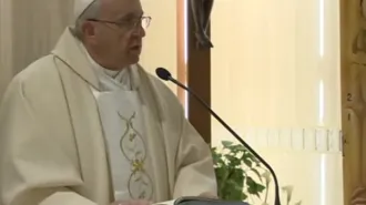 Il Papa: "Persecuzione è pane quotidiano della Chiesa"