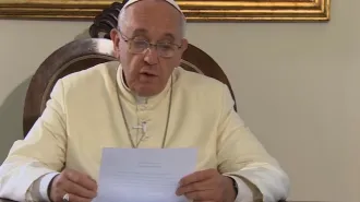 Il Papa: "In Siria sofferenze indicibili. Stop alla vendita delle armi"