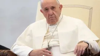 Papa Francesco dice no alla benedizione di coppie omossessuali 