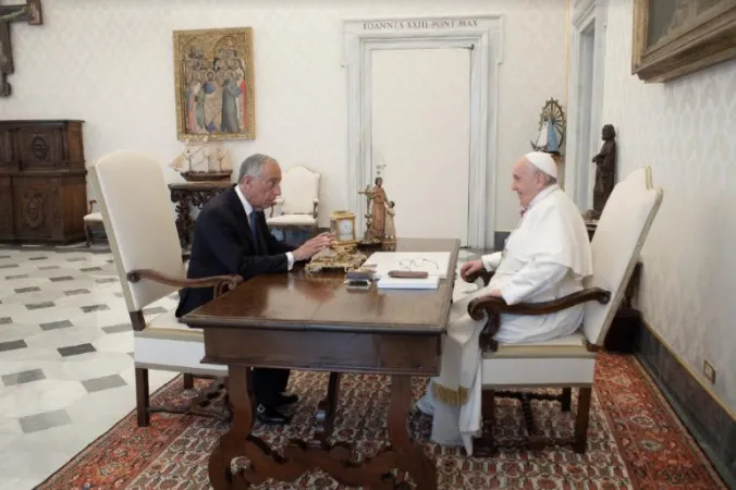Papa Francesco con Marcelo Rebelo de Sousa, Presidente della Repubblica di Portogallo |  | Vatican Media - ACI Group
