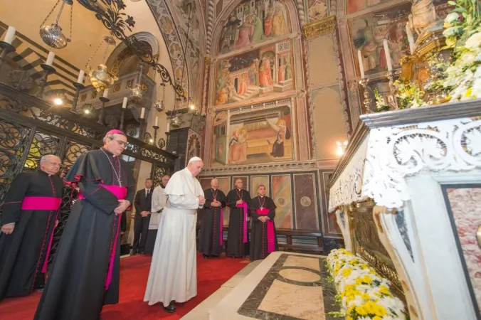 Il Papa nella cappella della Santa Cintola   |  | Foto Menici 