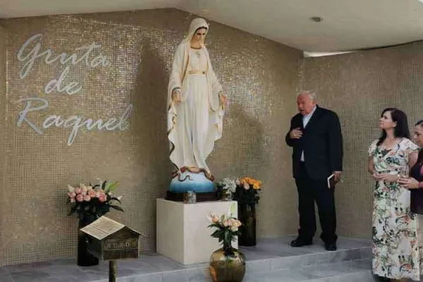 Una immagine dell'inaugurazione della "Grotta di Rachele" con il Cardinale Sandoval, arcivescovo emerito di Guadalajara / Los Inocentes de Maria