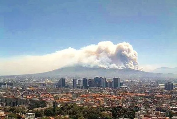 Incendio Vesuvio |  | MeteoWeb