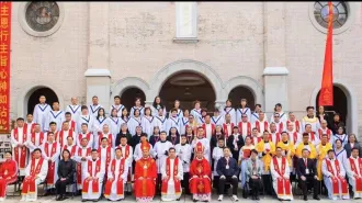 Un vescovo cinese giura fedeltà al Governo senza autorizzazione del Papa 