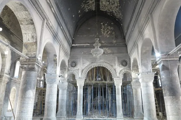 Un interno della chiesa di al Tahira di Qaraqosh | ACN