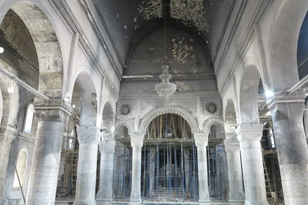 Un interno della chiesa di al Tahira di Qaraqosh / ACN