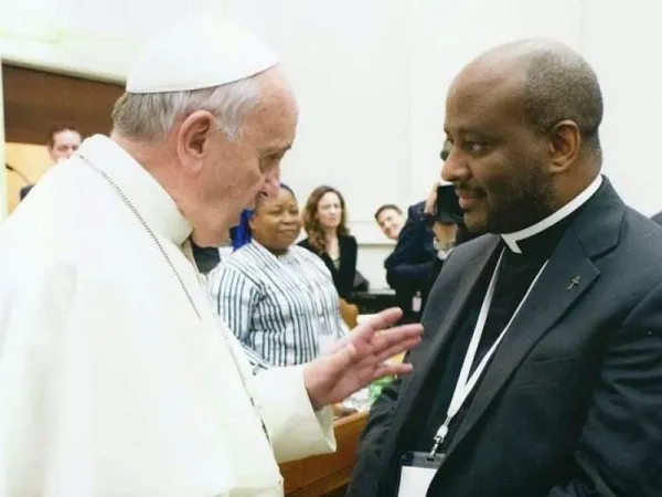 Don Mussie Zerai con Papa Francesco |  | Agenzia Habeshia per la Cooperazione allo Sviluppo