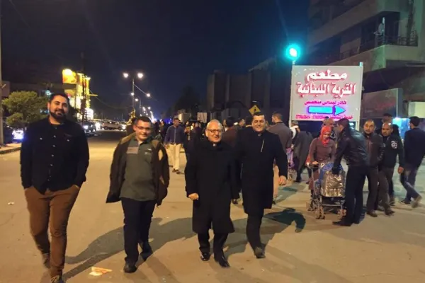 La passeggiata del Patriarca Sako nelle vie del centro di Baghdad nella notte di Capodanno / Patriarcato Caldeo / baghdadhope