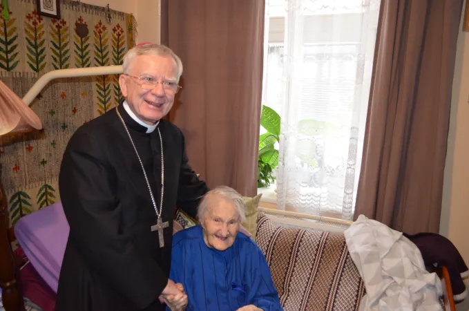 L'Arcivescovo Jedraszewski con Maria Nowak |  | Arcidiocesi di Cracovia