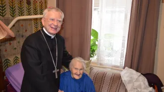 L’Arcivescovo di Cracovia visita la “Giusta tra le nazioni” che compie cento anni