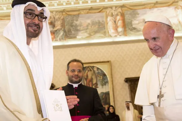 Lo sceicco Abdullah bin Zayed al Nahyan e Papa Francesco, Palazzo Apostolico, 5 giugno 2018 / TheNational.ae / photo pool