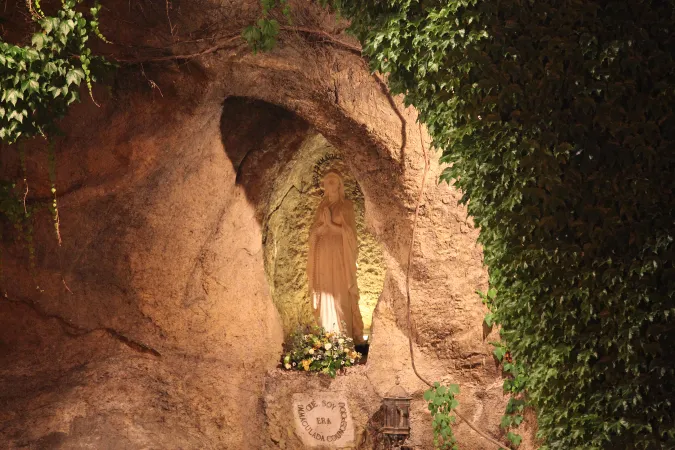 La Grotta di Lourdes nei Giardini Vaticani | Julia Wächter / ACI Group