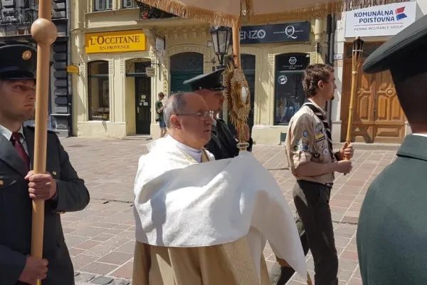 L'arcivescovo Bober durante una processione / Arcidiocesi di Kosice